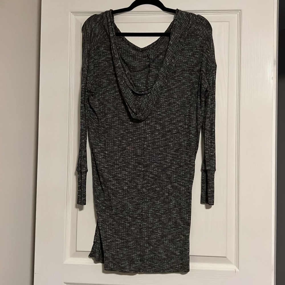 E2 High-Low Knit Top - Picture 2 of 3